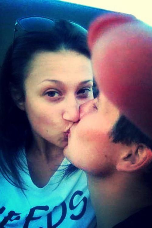 Сегодня в трамвае я женщину встретила. 02