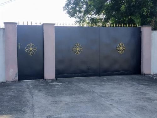 Удивительная Абхазия.  Гудаута. 01