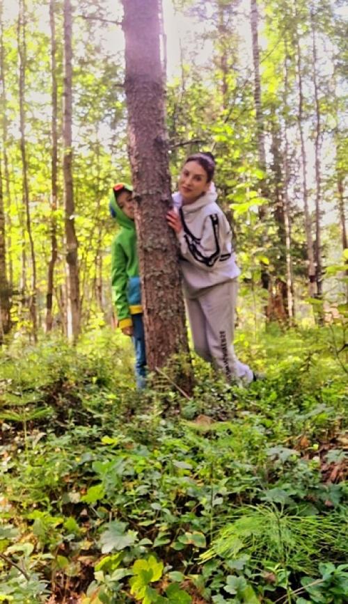 Как правильно есть ягоды: - чернику , внимание, только в лесу с куста, немытую и со свежим маникюром! 03