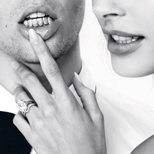 Хейли фанатка не только сияющей кожи, но и ногтей. 04