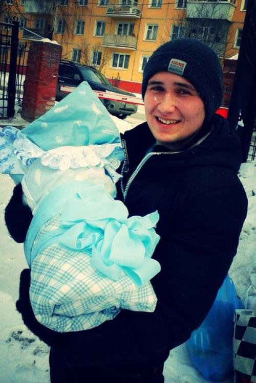 Сегодня в трамвае я женщину встретила. 08