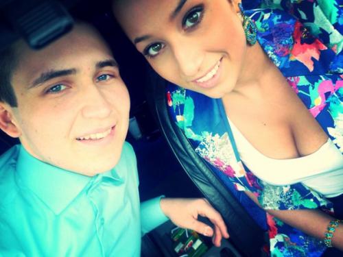 Сегодня в трамвае я женщину встретила. 05