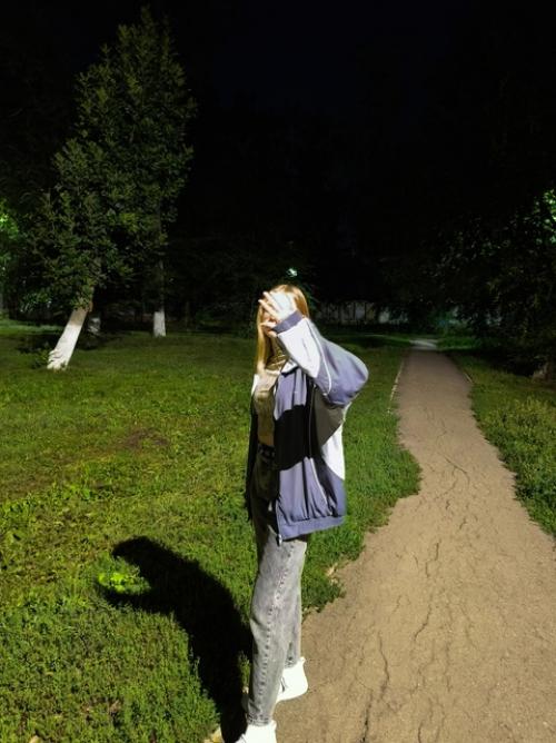 1. меня зовут Алёна, мне 22. 07