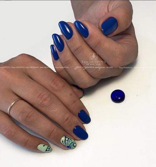 Маникюр в синем цвете, на короткие ногти. 09