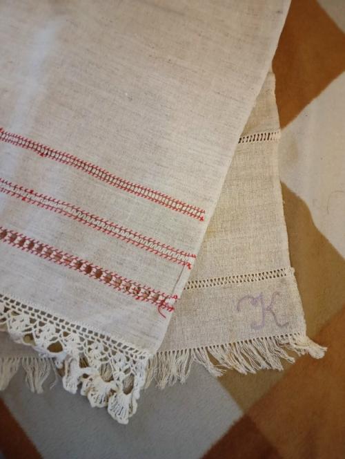 Понадобилось мне тут недавно найти мамин старый воротничок. 02