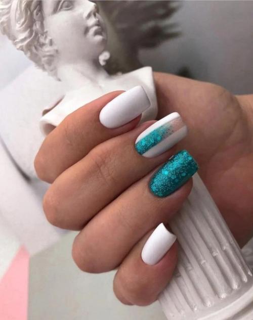 Абстрактные рисунки и картины на ногтях позволяют выразить свою креативность и уникальность. 02