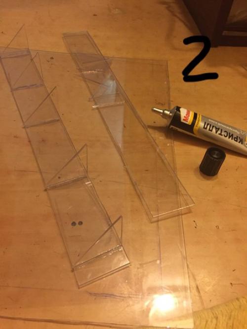 Здравствуйте самые злые мастера делать было нечего, пластик взят из лифта с рекламы (он сам упал). 01