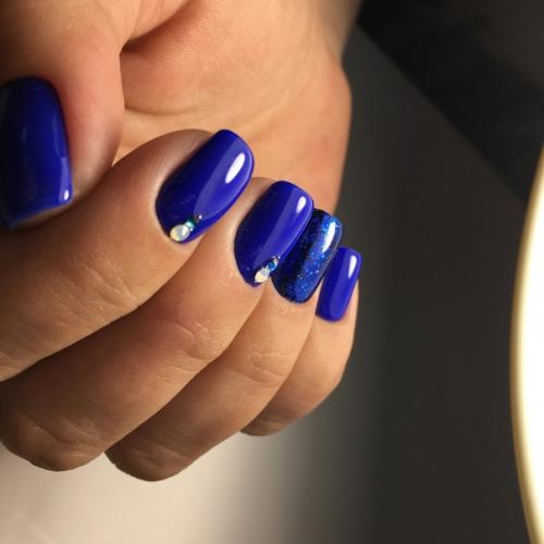 Маникюр в синем цвете, на короткие ногти. 02