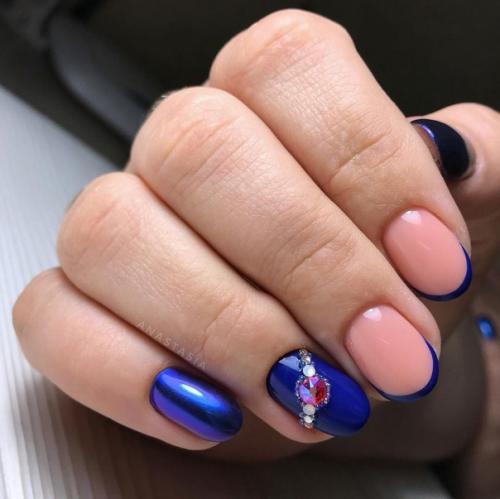 Маникюр в синем цвете, на короткие ногти. 01