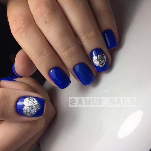 Маникюр в синем цвете, на короткие ногти. 07