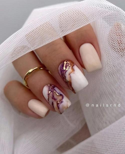 Абстрактные рисунки и картины на ногтях позволяют выразить свою креативность и уникальность. 06
