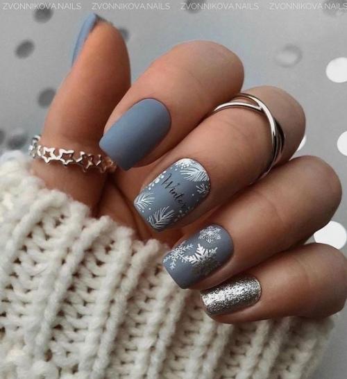 Освещение для подчеркивания деталей и яркости маникюра используется. 05