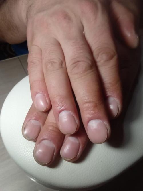 В последнее время мужской маникюр набирает обороты и становится не менее популярным, чем женский. 01