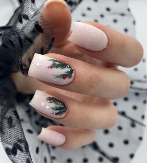 Освещение для подчеркивания деталей и яркости маникюра используется. 06