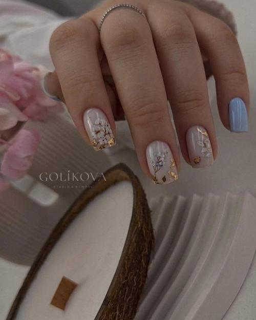 Длинные ногти как статусный символ: в разных культурах длинные ногти часто ассоциировались со статусом и богатством. 01