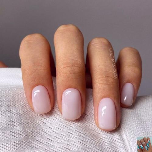 Маникюр на каждый день должен быть простым, нежным и ухоженным. 03
