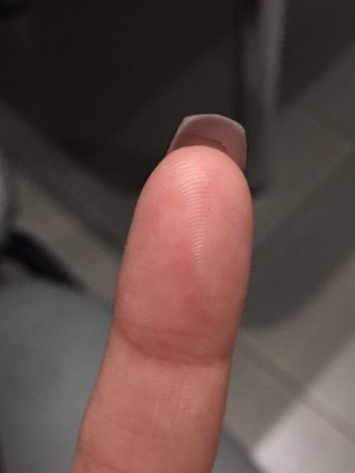 Наращивание.  В первые 3 часа указательный треснул. 02