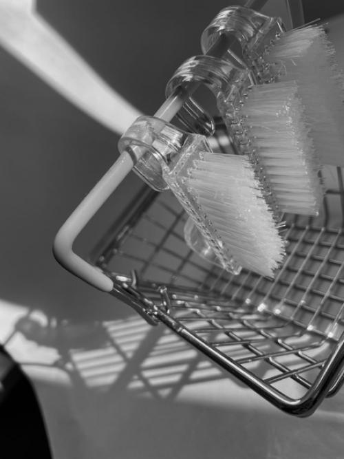 Не перестану удивляться людям, которые легко и просто относятся к такой сложной профессии, как мастер маникюра. 02