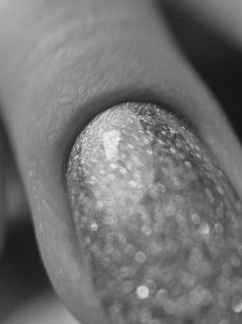 Не перестану удивляться людям, которые легко и просто относятся к такой сложной профессии, как мастер маникюра. 01