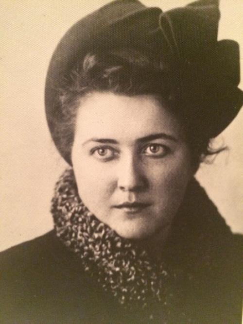 Сегодня ровно год, как не стало моей мамы. 01