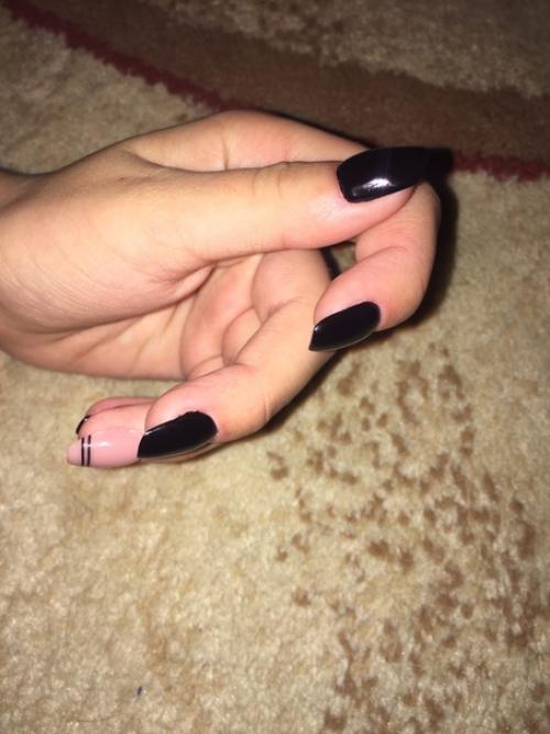 Наращивание.  В первые 3 часа указательный треснул. 01