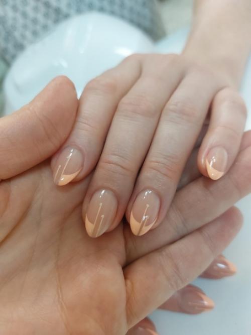 Ко мне на днях пришла моя знакомая на маникюр и принесла 2 фотографии которые нашла на просторах интернета. 02