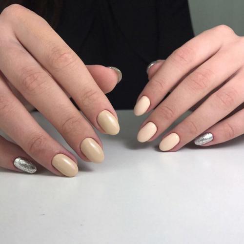 Начинающему мастеру маникюра необходима модель для маникюра и покрытия. 03