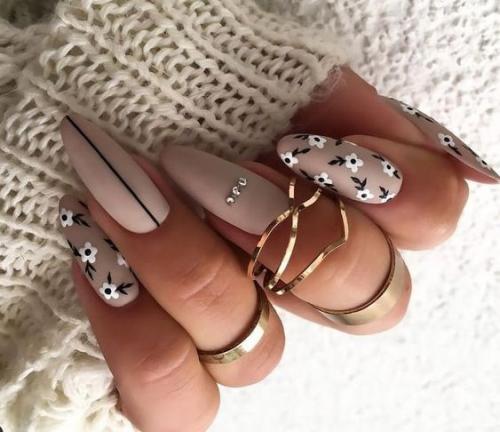 Маникюр на длинных ноготках. 05
