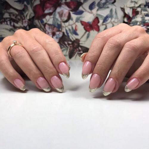 Начинающему мастеру маникюра необходима модель для маникюра и покрытия. 01