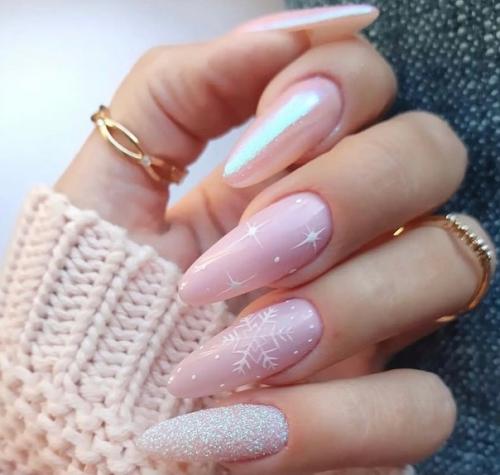 Ищете лучшие идеи новогоднего маникюра 2022? 05