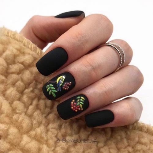 Роскошный черный маникюр способен украсить любой изысканный новогодний наряд. 06