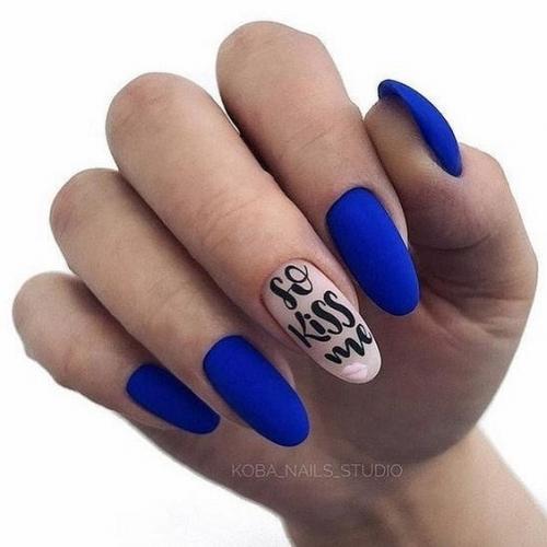 Маникюр синего цвета актуален в любое время года и в любой ситуации. 07