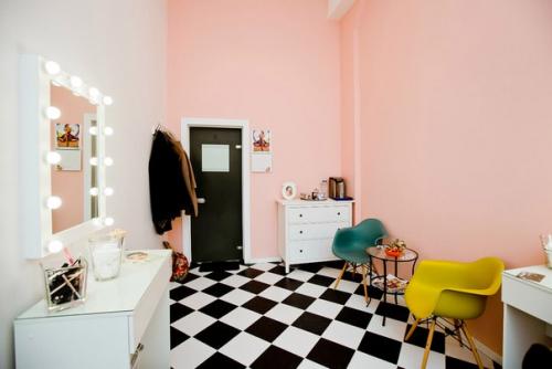 К вашим услугам: 01