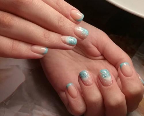 Пару недель назад пришлось обратиться к новому мастеру, так как к своему не попала, Маникюр отрос, конечно, но думаю все и так видно. 03