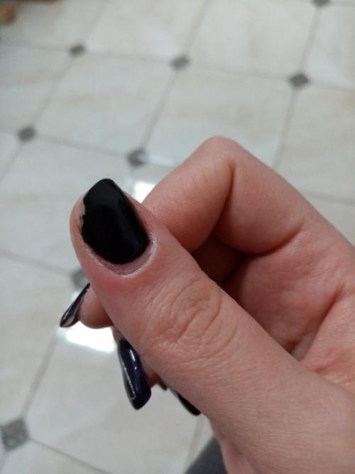 Пару недель назад пришлось обратиться к новому мастеру, так как к своему не попала, Маникюр отрос, конечно, но думаю все и так видно. 02