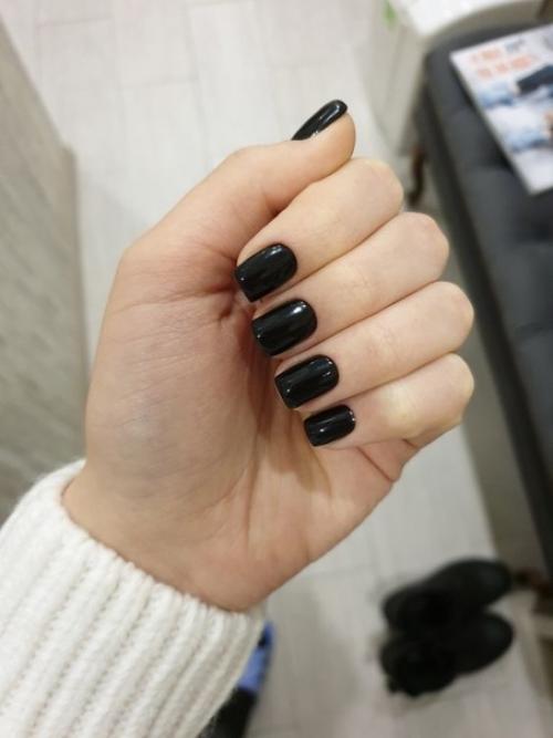 Короткие ногти в черном цвете. 02