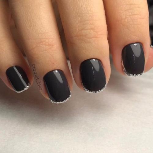 Короткие ногти в черном цвете. 04
