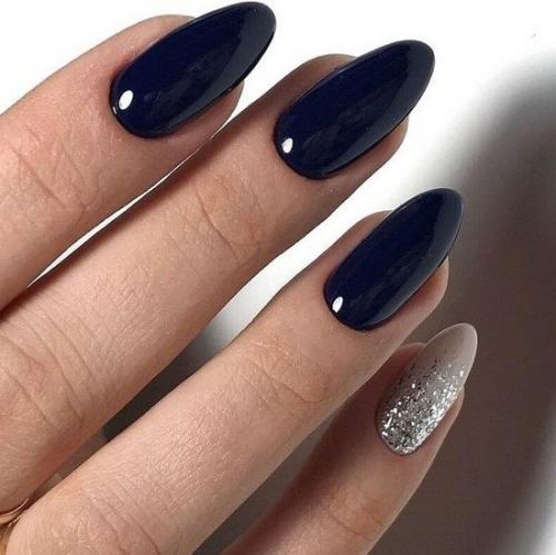 Примеры того, как стильно могут выглядеть обычные вещи в черном исполнении. 04