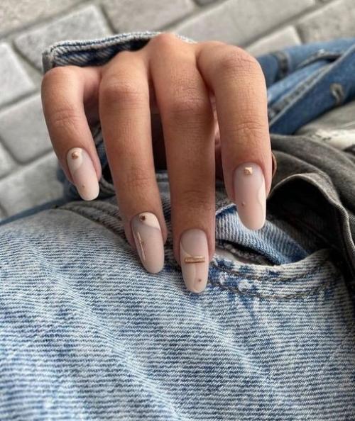 Нюдовый маникюр 2023: на короткие и длинные ногти. 02