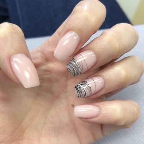 Нюдовый маникюр 2023: на короткие и длинные ногти. 04