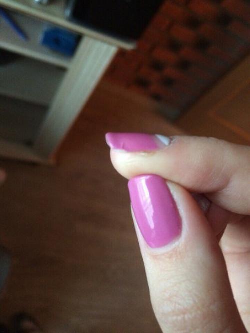 Всем привет столкнулась с проблемой, откалывается гель лак и все. 01