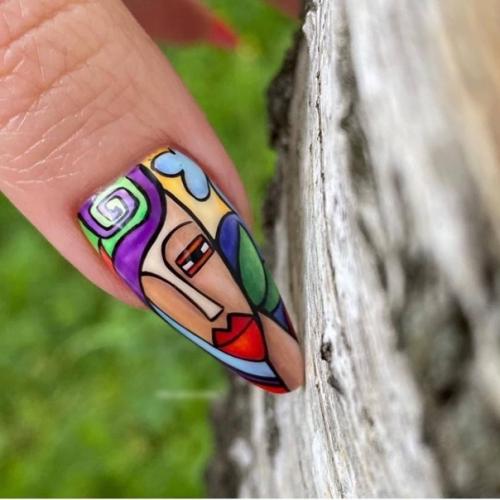 Picasso Abstract Nail Design впервые активно заявил о себе в 2019 году. 02