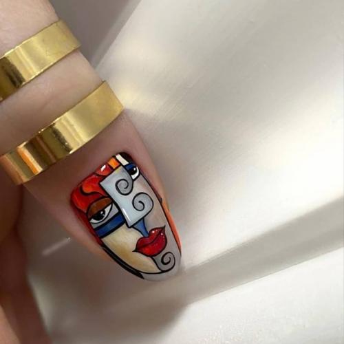 Picasso Abstract Nail Design впервые активно заявил о себе в 2019 году. 03