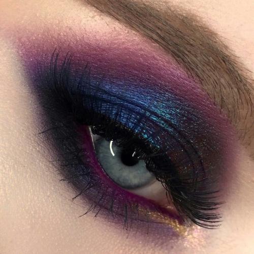 Какая девушка не любит красивый макияж и ухоженный маникюр! 01