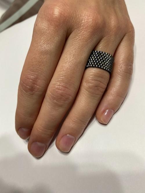 Красивые руки всегда внимание окружающих людей привлекают. 01