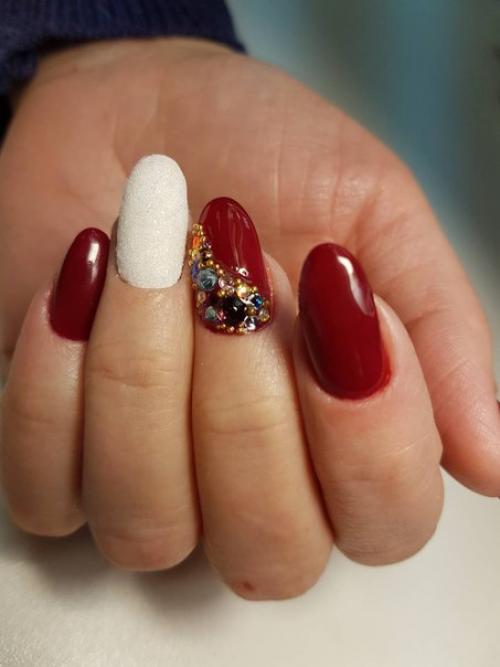 Все еще делаете маникюр дома? 01