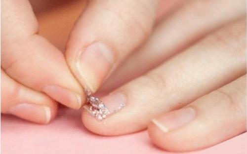 5 хитростей для идеального маникюра, о которых вы не знали. 05 5 хитростей для идеального маникюра, о которых вы не знали. 05