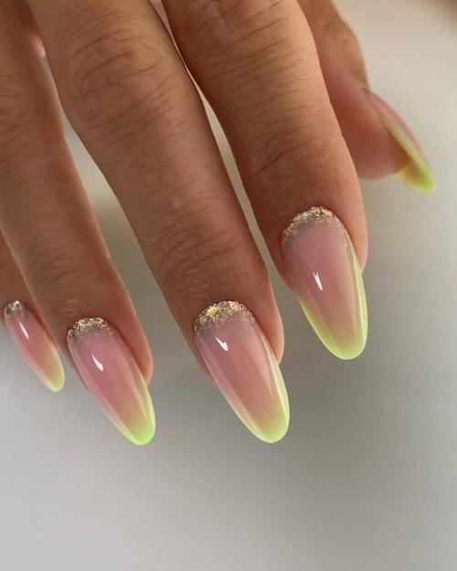 От советов по маникюру до корректировки диеты - эти одобренные экспертами средства быстро укрепят слабые и ломкие ногти. 04 От советов по маникюру до корректировки диеты - эти одобренные экспертами средства быстро укрепят слабые и ломкие ногти. 04