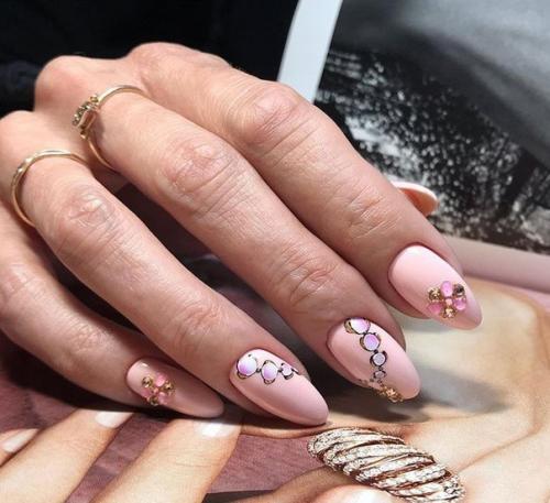 Нюдовый маникюр с дизайном. 05