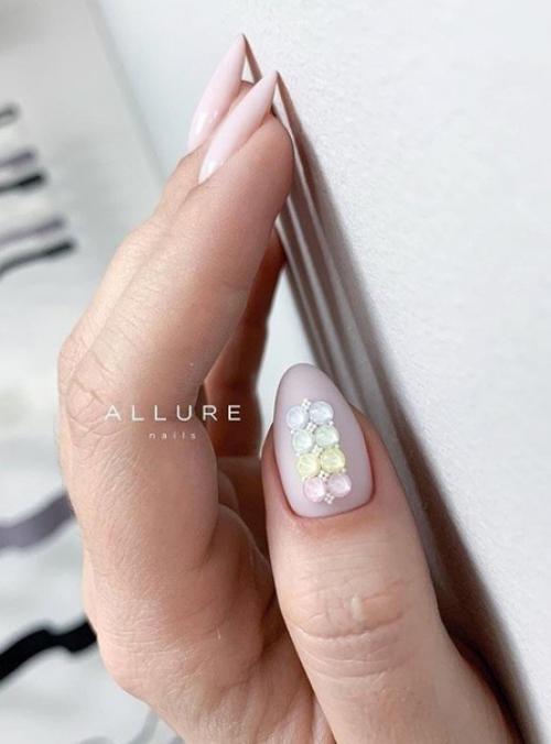 Нюдовый маникюр с дизайном. 06